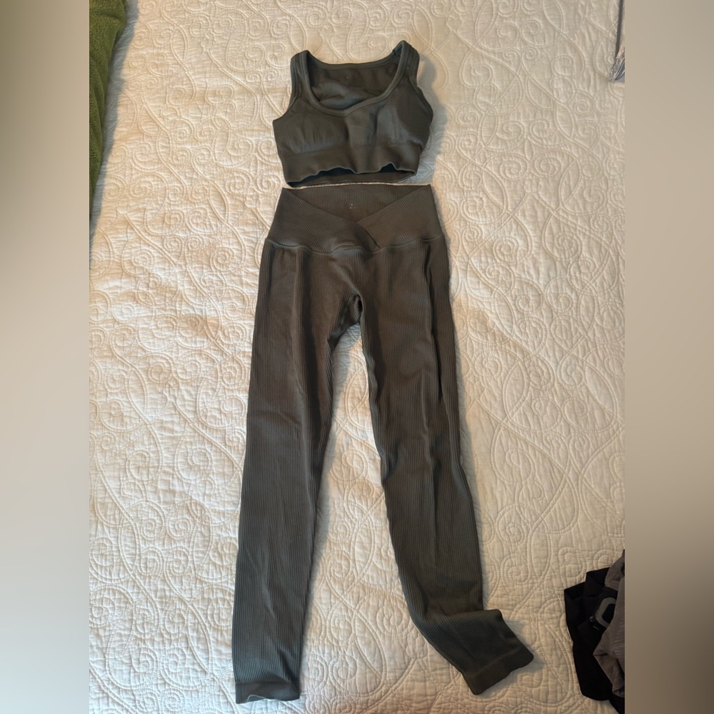 Olive Workout Set